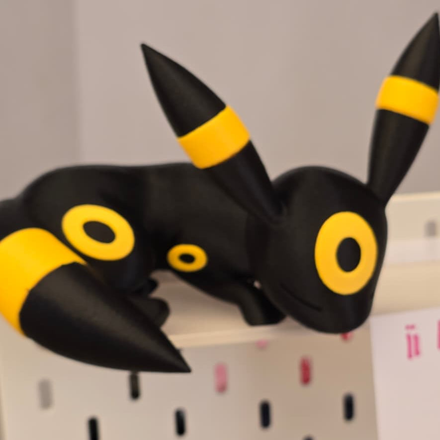 Figura de Umbreon dormidito