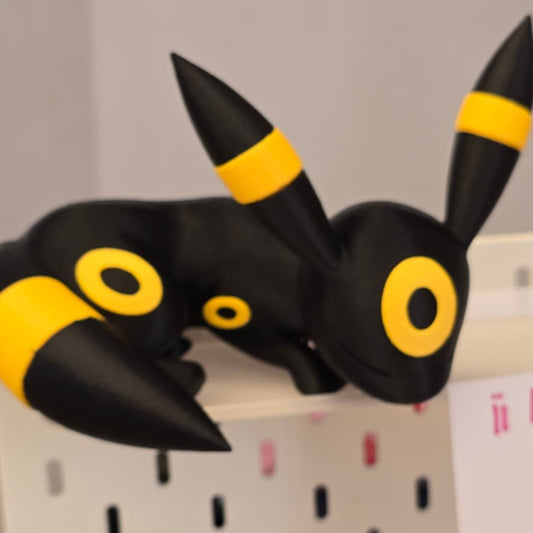 Figura de Umbreon dormidito