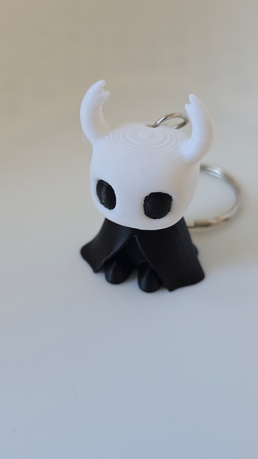 Llaveros Hollow Knight y Silksong en 3D