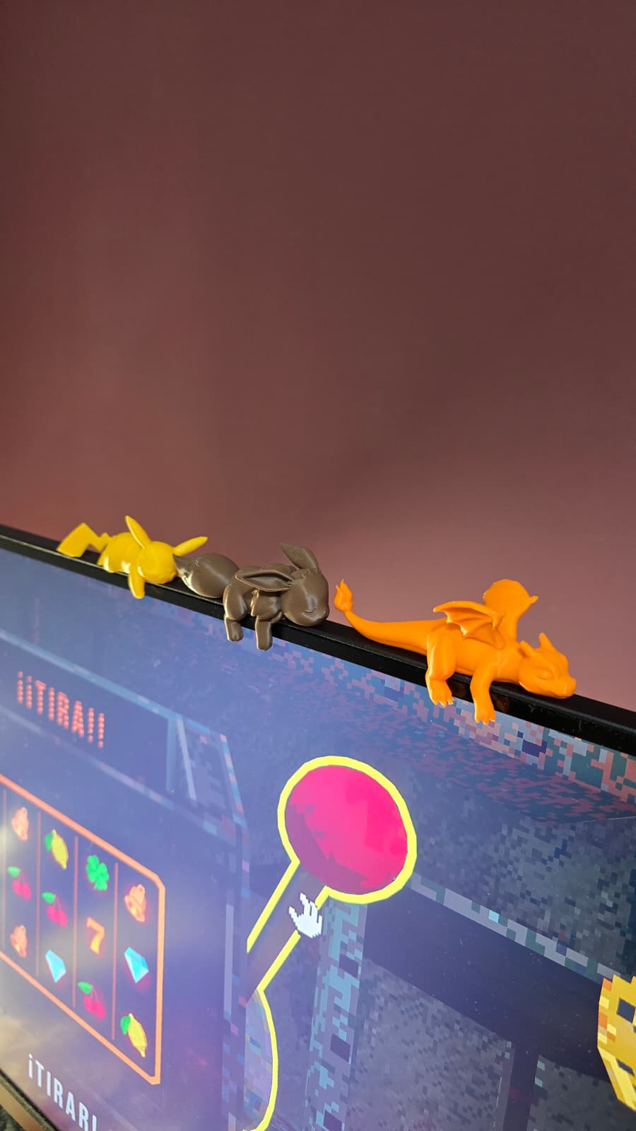 Decora tu monitor con este Pikachu, Eevee o Charizard dormidito